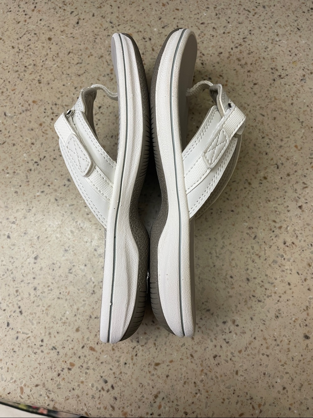 Clarks White Cloudsteppers Cushioned Thong Sandals - Picture 3 of 4